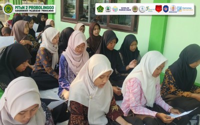 JUMAT ISTIGHOSAH, MTsN 2 PROBOLINGGO KUATKAN PEMBINAAN SPIRITUAL SISWA