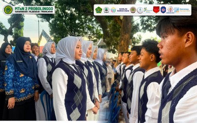 Tahun Kedua Dipercaya, Tim Paduan Suara MTsN 2 Probolinggo Tampil Memukau di Upacara HUT ke-81 RI
