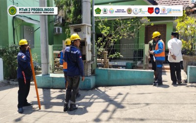 KABEL PUTUS, MADRASAH TAK BOLEH TERHENTI: PLN GERCEP PULIHKAN NADI LISTRIK MTsN 2 PROBOLINGGO.