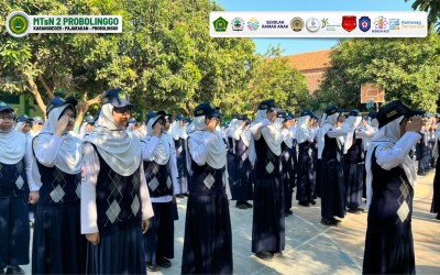 DUA KAMPUS, SATU SEMANGAT: MTsN 2 PROBOLINGGO BUKA PEKAN DENGAN UPACARA