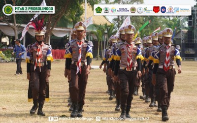 Elit Pramuka Madahesa MTsN 2 Probolinggo Tampilkan LKBB Penuh Presisi di Upacara HUT ke-81 RI Pajarakan
