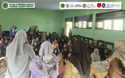 TIM BK MTsN 2 PROBOLINGGO PERKUAT PEMBINAAN KEPUTRIAN SISWI KELAS VIII